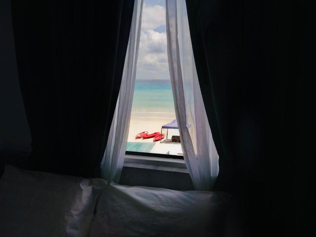 The Room Perhentian - Long Beach Кампунґ-Куала-Бесут Екстер'єр фото